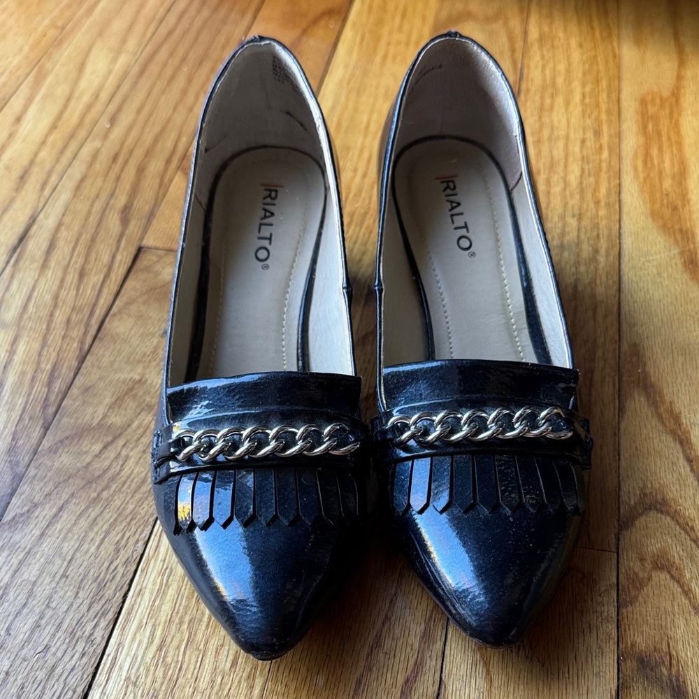 Rialto Women's Navy Blue Patent Leather Loafers with Chain Detail SZ 6M
